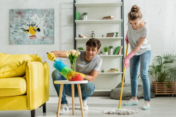 couple cleaning